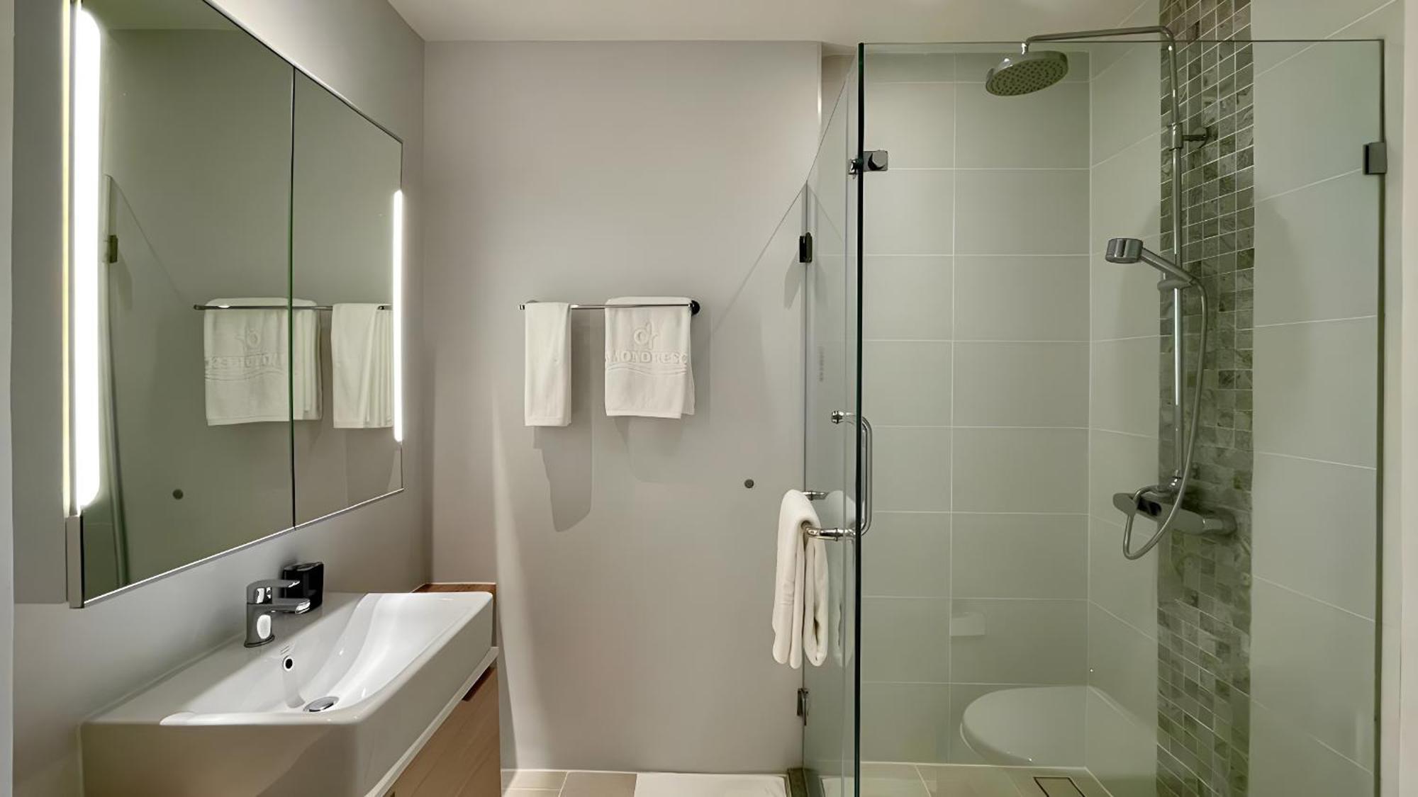Modern At Diamond *